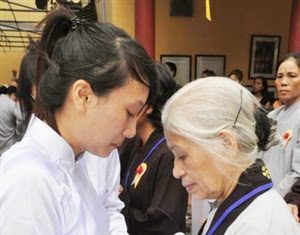 Cha mẹ trong nhà như Phật ở đời Cha mẹ trong nhà như Phật ở đời