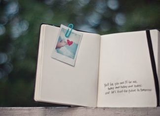 Chạm vào hạnh phúc Chạm vào hạnh phúc