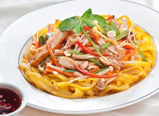 Mì Quảng xào rau củ chay Mì Quảng xào rau củ chay