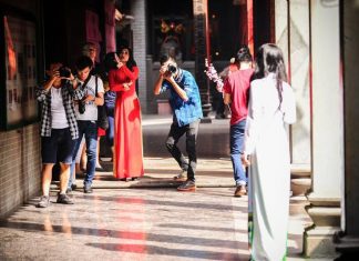 Vào chùa chụp ảnh có sao không? Vào chùa chụp ảnh có sao không?