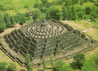 Borobudur Một Năm, Một Tháng Và Một Ngày Borobudur Một Năm, Một Tháng Và Một Ngày