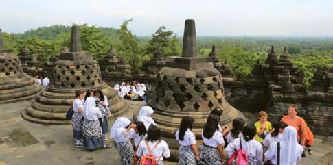 Borobudur Một Năm, Một Tháng Và Một Ngày