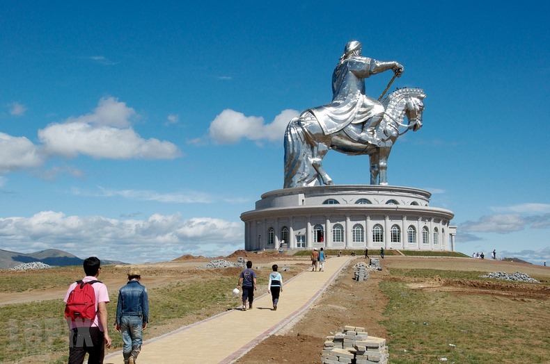 Bức Tượng Thành Cát Tư Hãn khổng lồ giữa thảo nguyên Mông Cổ