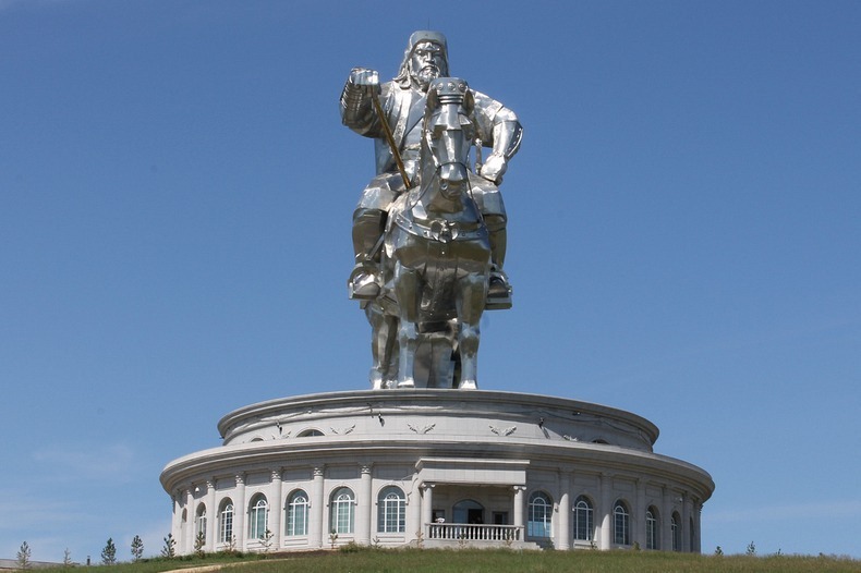 Bức Tượng Thành Cát Tư Hãn khổng lồ giữa thảo nguyên Mông Cổ