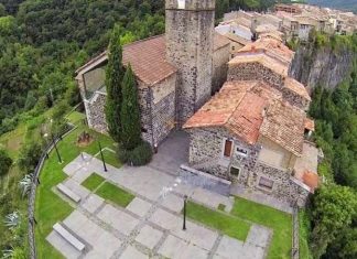 Castellfollit de la Roca – ngôi làng nhỏ bé tuyệt đẹp của Tây Ban Nha Castellfollit de la Roca - ngôi làng nhỏ bé tuyệt đẹp của Tây Ban Nha