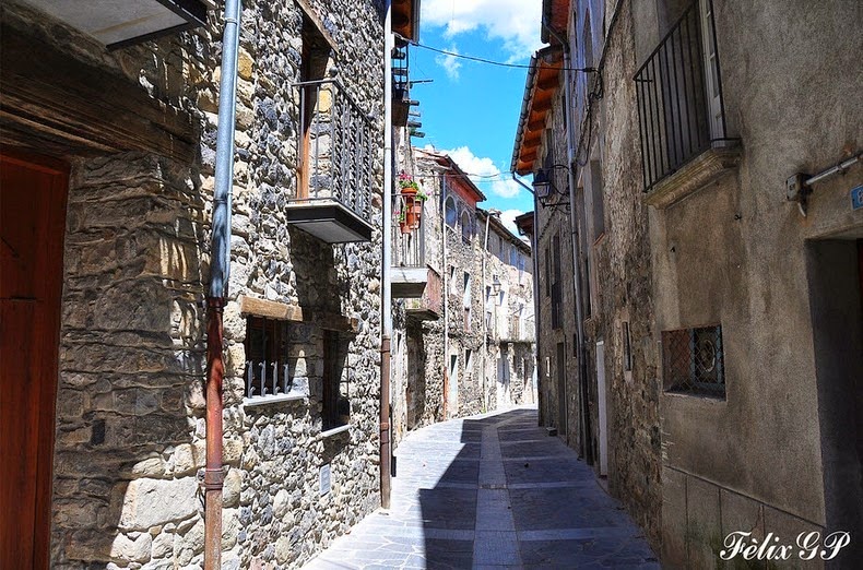 Castellfollit de la Roca - ngôi làng nhỏ bé tuyệt đẹp của Tây Ban Nha