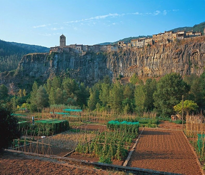 Castellfollit de la Roca - ngôi làng nhỏ bé tuyệt đẹp của Tây Ban Nha