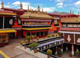 Chùa Đại Chiêu Tự Thu Hút Khách Hành Hương Nhiều Nhất Ở Tây Tạng Chùa Đại Chiêu Tự Thu Hút Khách Hành Hương Nhiều Nhất Ở Tây Tạng