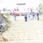 Đến chùa quét dọn bên ngoài, tỉnh thức bên trong Đến chùa quét dọn bên ngoài, tỉnh thức bên trong