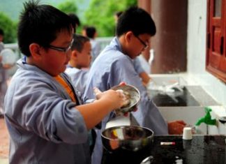 Làm thế nào để hướng dẫn con biết đi chùa? Làm thế nào để hướng dẫn con biết đi chùa?