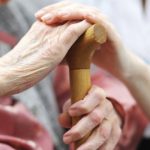 Mẹ già rồi, xin đừng nói những lời này với mẹ! Mẹ già rồi, xin đừng nói những lời này với mẹ!