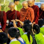 Nét đẹp trì bình khất thực trên đất Thái Lan Nét đẹp trì bình khất thực trên đất Thái Lan