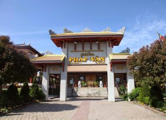 Thăm Chùa Pháp Vân (Canada) Thăm Chùa Pháp Vân (Canada)
