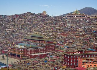 Thăm Học viện Phật giáo Larung Gar ở Tây Tạng Thăm Học viện Phật giáo Larung Gar ở Tây Tạng