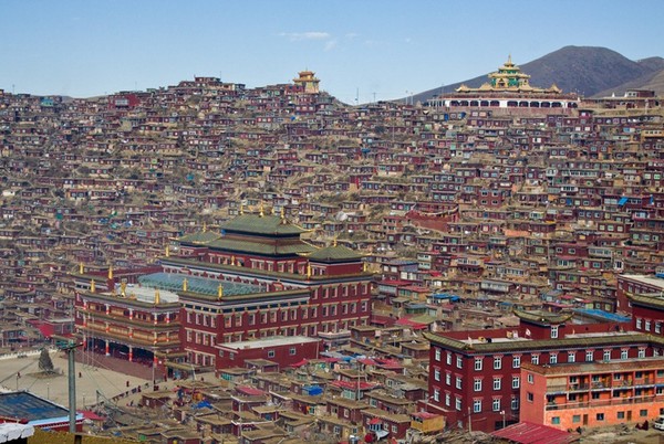 Thăm Học viện Phật giáo Larung Gar ở Tây Tạng