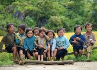 Thương trẻ thơ quê nghèo khốn khó Thương trẻ thơ quê nghèo khốn khó