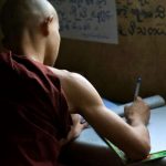 Tìm tĩnh lặng trong mâu thuẫn cuộc đời Tìm tĩnh lặng trong mâu thuẫn cuộc đời