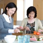 Ứng xử cao thượng với mẹ chồng Ứng xử cao thượng với mẹ chồng