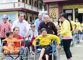 Quỹ Từ Thiện TVTV tặng 535 phần quà, 101 chiếc xe lăn Và 03 căn nhà tình thương cho bà con nghèo, khuyết tật, trao quỹ học bổng cho Tăng – Ni sinh trường Phật Học tỉnh Vĩnh Long.