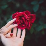 Ừ! Mẹ anh phiền thật!