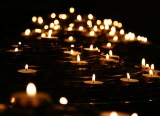 Ngọn nến hy vọng mike-labrum-fvl4b1gjpbk-unsplash