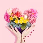 Tình thương là hiến tặng photo 1526047932273 341f2a7631f9