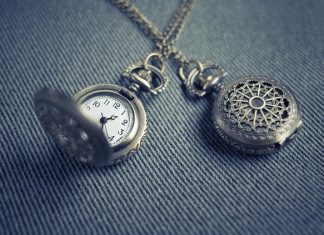 Cuộc sống nhìn từ ô cửa thiền (31) pocket watch 2569573 640