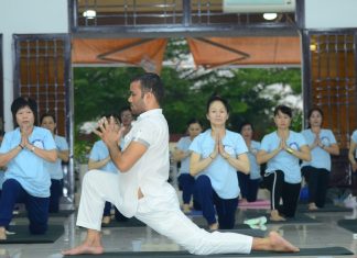Master Yoga Jitendra Gusain hướng dẫn lớp Thiền – Yoga tại Tu Viện Tường Vân yoga 9
