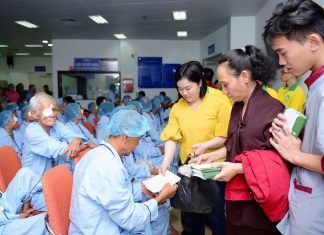 TVTV: Tài trợ 151 ca mổ mắt nhân đạo (14-12-2019) mo mat 1412 17