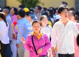 TVTV: Phật tử viếng chùa, lễ Phật mùng 1 Tết Canh Tý 2020 mung 1 11