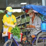 TVTV: Ngày đầu tiên mở cửa Chợ Tình Thương 0 Đồng nhân mùa Phật Đản 2564. cho tinh thuong 0 dong 22