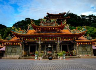 Xúng xính đi chùa xung-xinh-di-chua