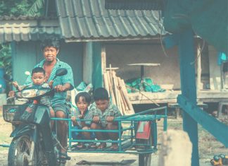 Cha luôn yêu con theo cách riêng của mình cha luon yeu con theo cach rieng cua minh