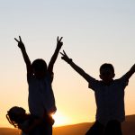 Đừng bao giờ quên mỉm cười con nhé!!! jude beck MLizaJbVQIM unsplash