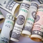 Người ăn xin và 300 USD giau ngheo