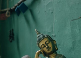 Câu chuyện 10. Phú ông cất lầu truyen phu ong cat lau