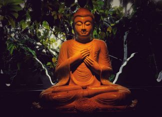 Câu chuyện 35. Bóng người trong gương báu truyen rut gon doan duong