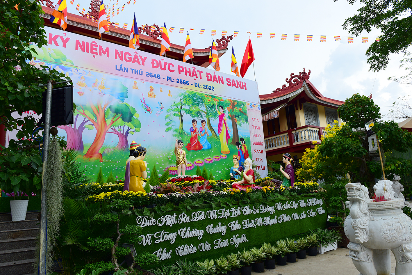Đại Lễ Phật Đản Đông Trang Nghiêm Rực Rỡ