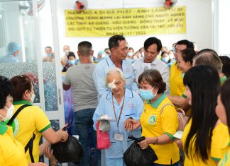 TVTV: Tài trợ 93 ca mổ mắt nhân đạo với tổng chi phí 74,500,000 VND mo mat 2611 9 1