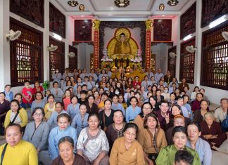 TVTV: Khách thập phương viếng chùa và chuyến hành hương đầu năm Quý Mão tet 2023 18