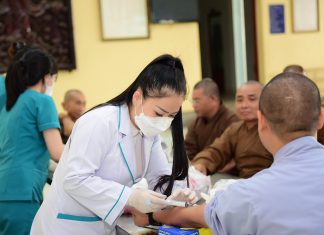 TVTV: Đoàn Y – Bác Sĩ PKĐK Quốc Tế Việt Healthcare Khám Bệnh Cho Chư Hành giả Tại Trường Hạ Tu Viện Tường Vân DSC 0667