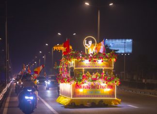 Bình Chánh: BTS-GHPGVN Huyện Bình Chánh Diễu Hành Xe Hoa Kính Mừng Đại Lễ Phật Đản dieu hanh xe hoa (10)