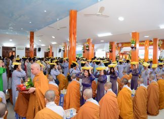 TVTV: Trang nghiêm lễ Tự Tứ, dâng Pháp Y công đức tại trường hạ Tu Viện Tường Vân DSC 8431