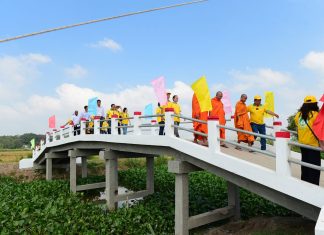 TVTV: Trao Cầu Tường Vân 33 & Phát 50 Phần Quà Cho Bà Con Nghèo Tại Trà Vinh tu thien tra vinh (5)