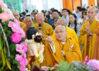 TVTV: Lễ Quy Y Tam Bảo và Tắm Phật Tại Tu Viện Tường Vân phat dan 2024 (36)