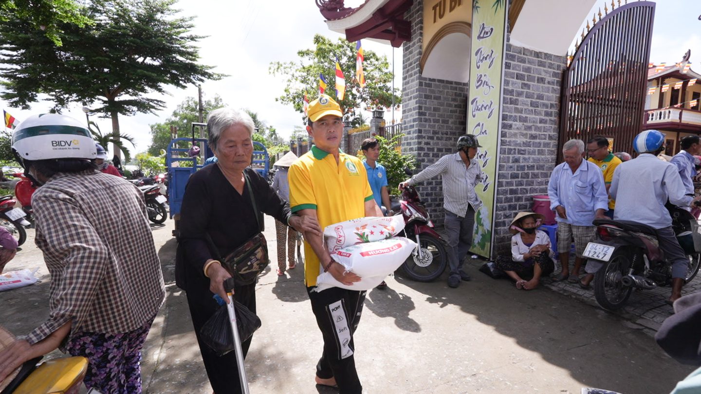 phát quà nhị mỹ (10 of 56)