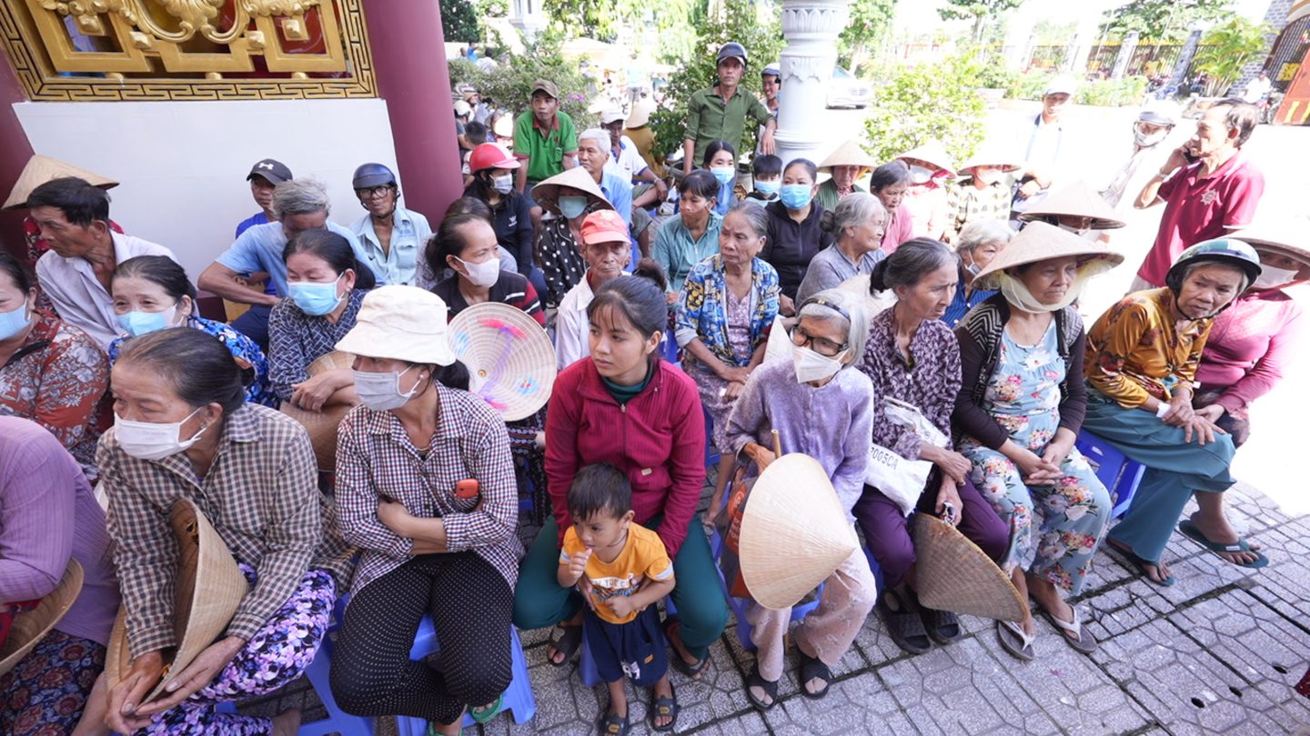 phát quà nhị mỹ (2 of 56)