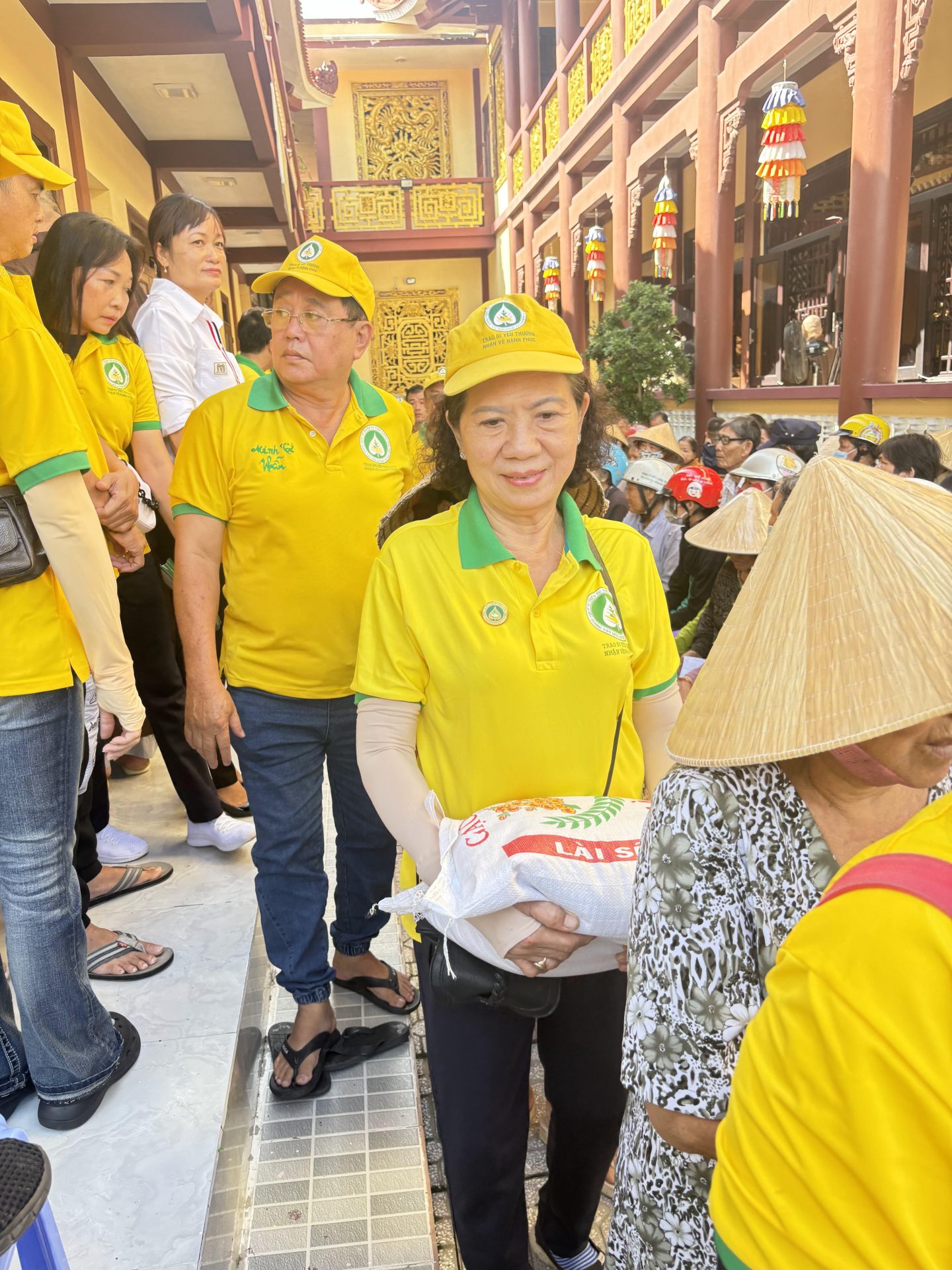 phát quà nhị mỹ (31 of 56)