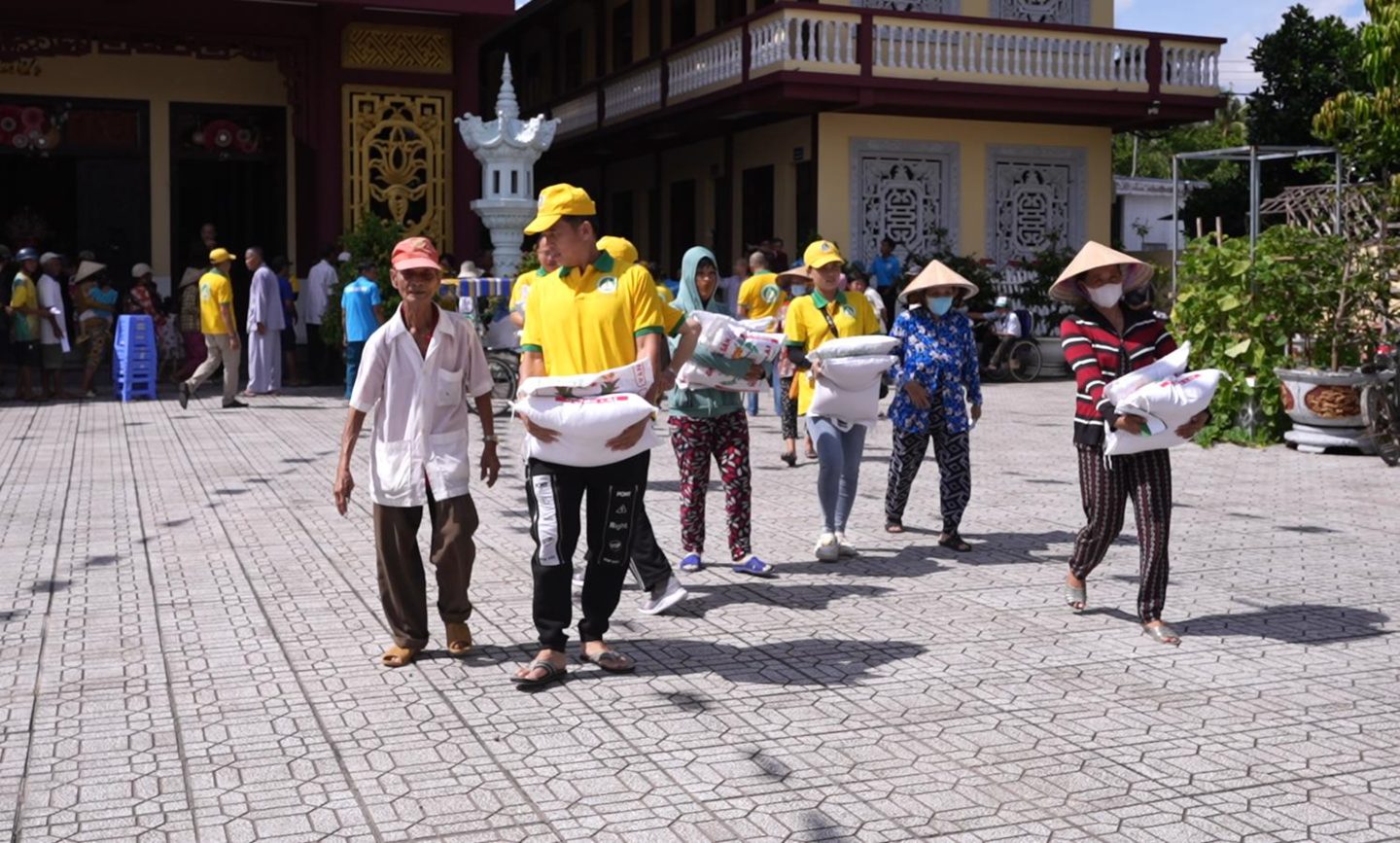 phát quà nhị mỹ (56 of 56)