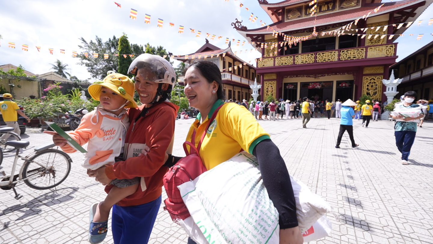 phát quà nhị mỹ (9 of 56)